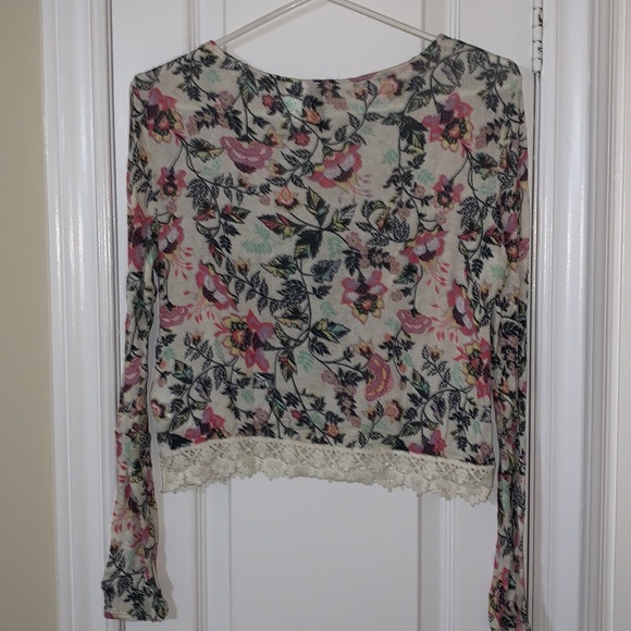 Floral top - Picture 2 of 3